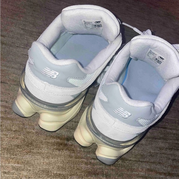 NEW BALANCE 9060 SHOES | SIZE 10 MENS - Picture 2 of 3